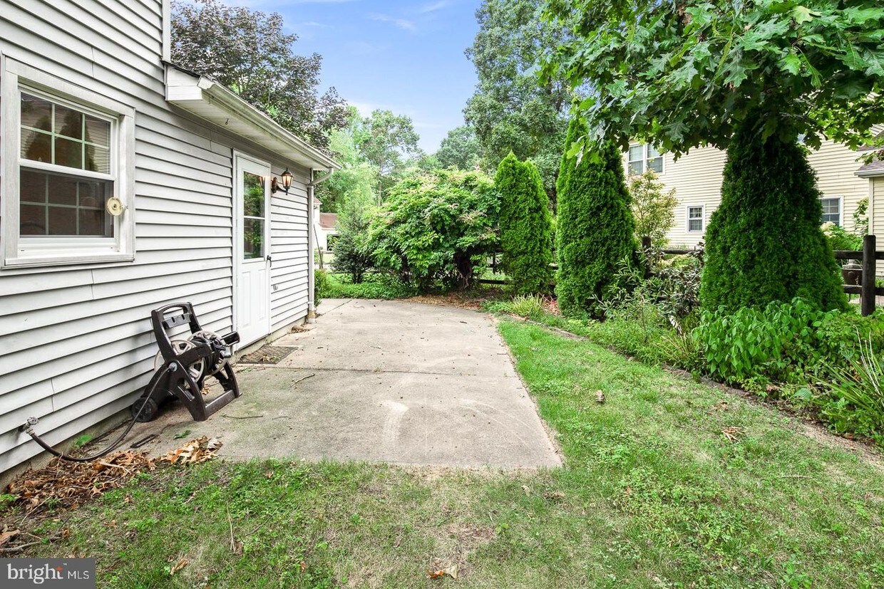 Primary Photo - 16 Clifford E Harbourt Dr
