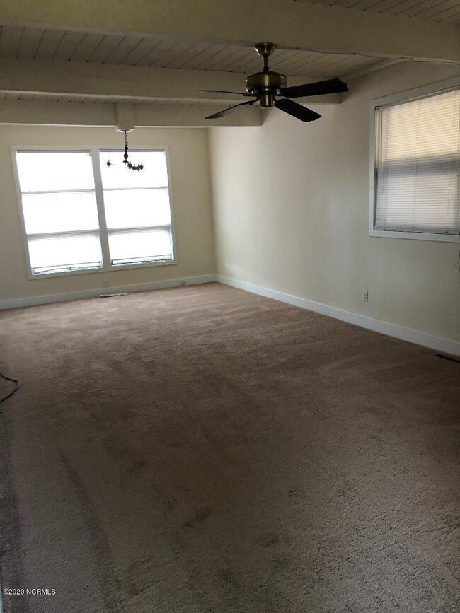 Building Photo - 2801 Sunset Ave