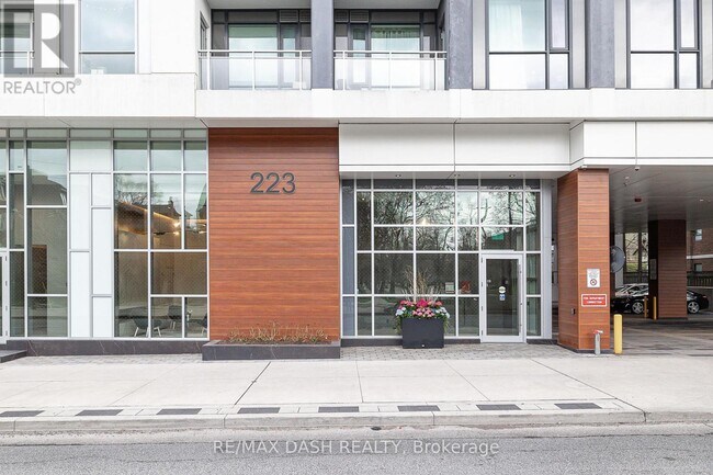 Building Photo - 223-223 St Clair Ave W