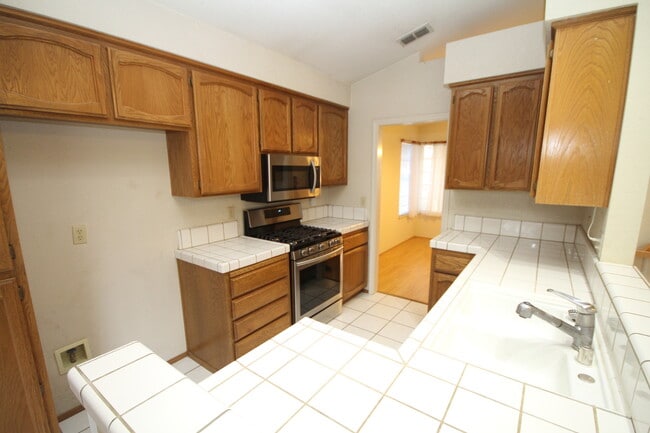 Building Photo - 3Br/2Ba/ 1543SF Single Story Home.  Tenant...