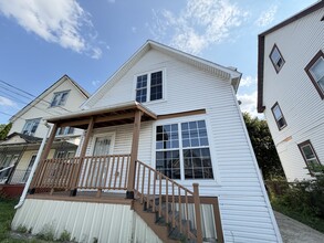 Building Photo - 11 Pooley Pl