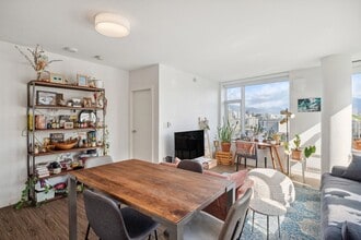 Building Photo - 209 E 7th Ave