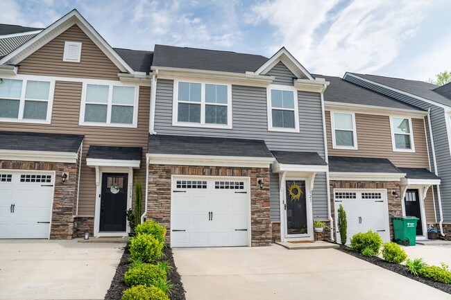 Building Photo - 3BR/2.5BA Upgraded Luxury Townhome on Spartanburg’s Westside, NO APPLICATION FEE if APPROVED