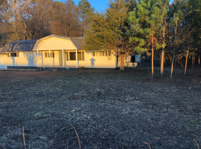 Foto del edificio - Beautiful 3 Bedroom 2 Bath Home! MOVE IN SPECIAL!