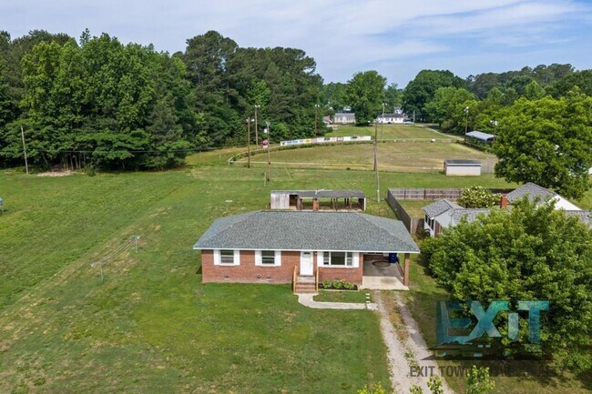 Foto del edificio - Charming 3BR Home in Jarratt - Convenient Location Near I-95