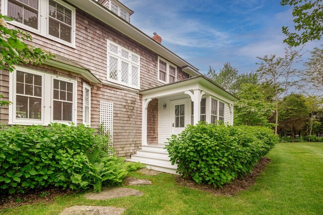 Building Photo - 110 Montauk Hwy