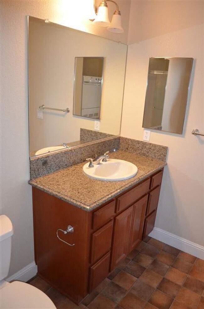 Foto del edificio - 2 Bed / 2 Bath Apartment | 1,021 Sq. Ft. | Washer & Dryer Included