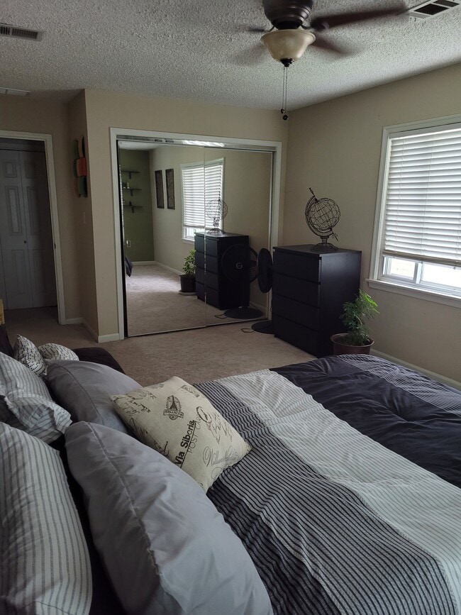 Building Photo - 967 Smoketree Dr