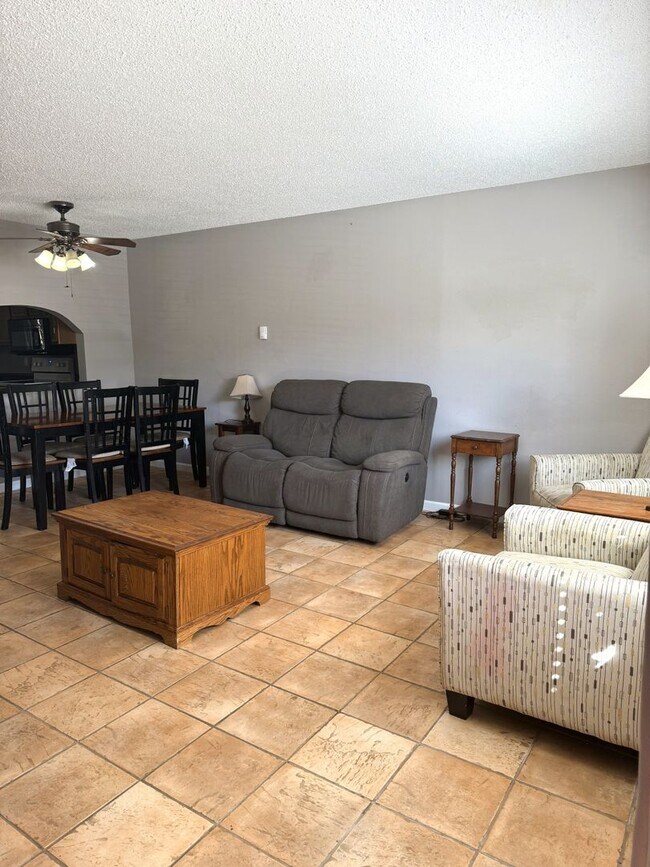 Foto del edificio - For Rent: Cozy 2 Bed / 2 Bath Furnished Ho...