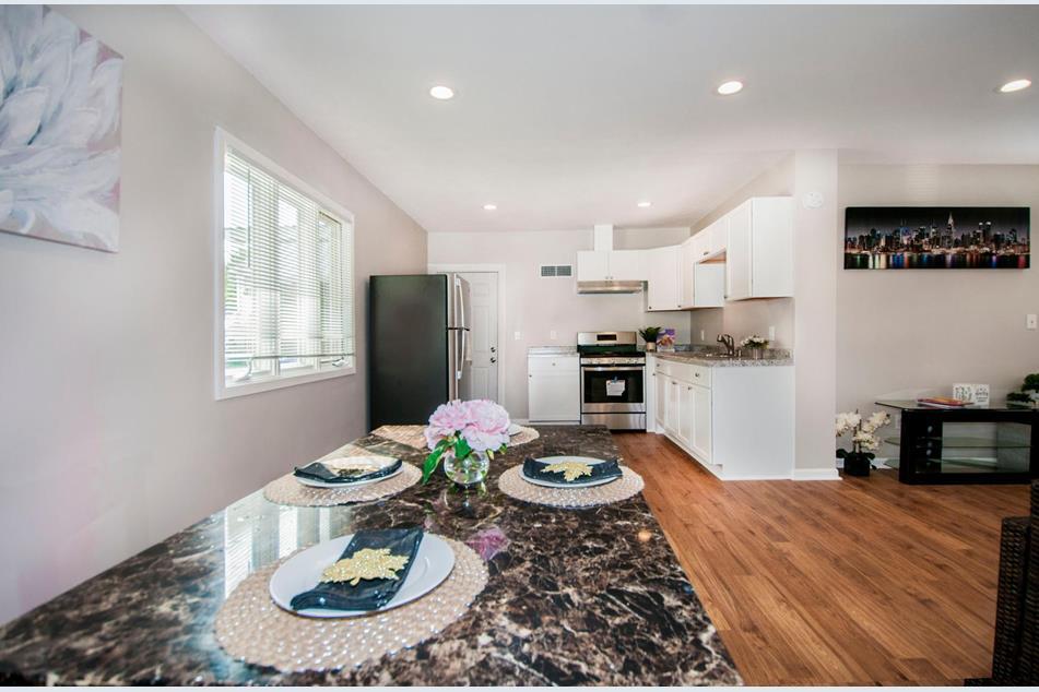 Bright, open layout! - 569 Arundel St