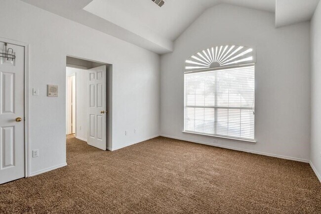 Foto del edificio - 413 Majesty Dr