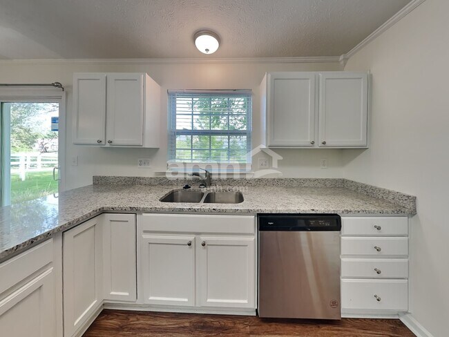 Foto del edificio - 466 Indian Lake Dr