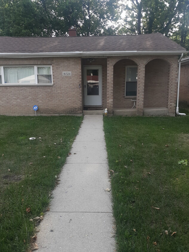 16324 Honore Ave, Markham, IL 60428 House Rental in Markham, IL
