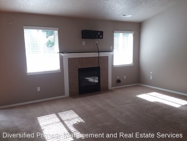 Building Photo - 3 br, 2 bath House - 899 North Pointe Dr. NW