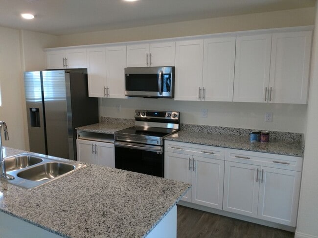 Building Photo - ***JUST REDUCED!!!*** 3 Bedroom, 2.5 Bathroom located in North Las Vegas, NV!