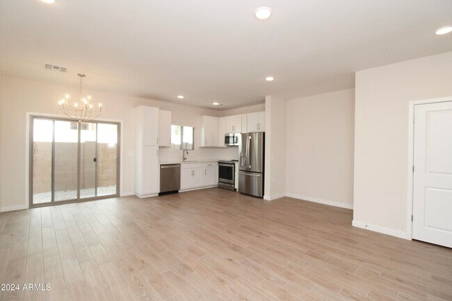 Building Photo - 2818 Red Fox Rd