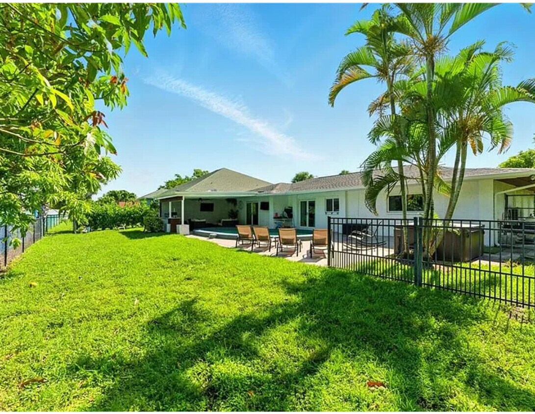 Foto principal - 2491 43rd St SW