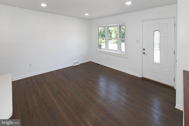 Foto del edificio - 9802 Lomond Dr