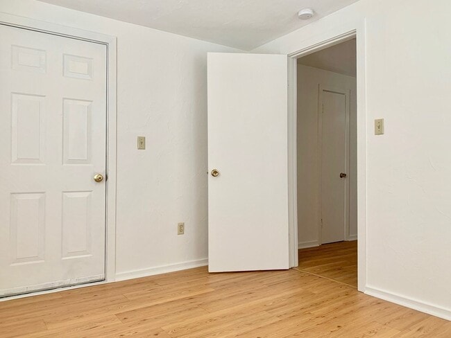 Building Photo - 14 Groton St