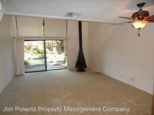 Foto del edificio - 4900 E Chapman Ave