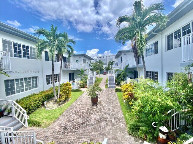 Foto del edificio - 9260 Bay Harbor Terrace