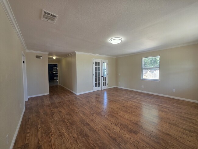 Foto del edificio - 3106 Fallwell Ln