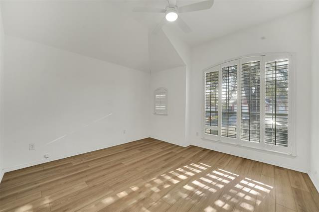 Foto del edificio - 5919 Vista Glen Ln