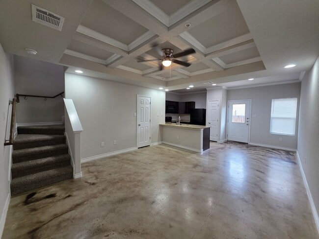 Building Photo - Town home for rent