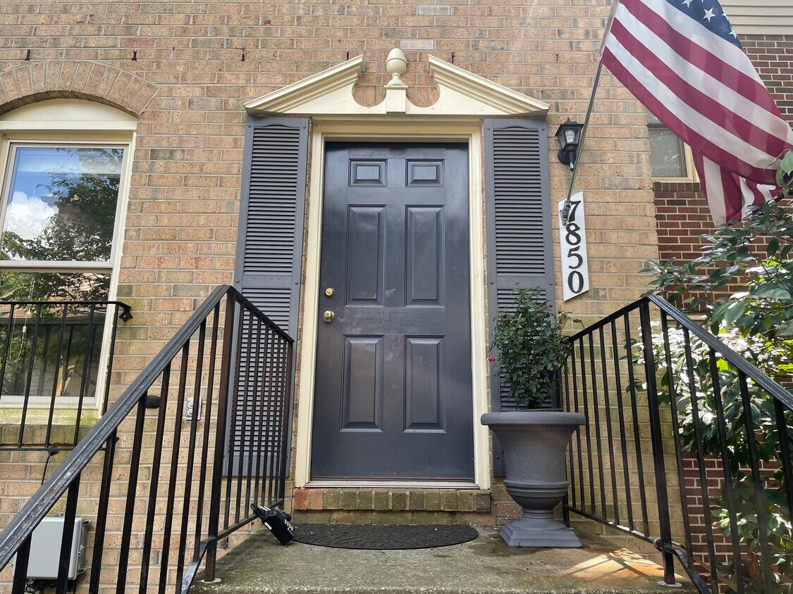 7850 Heatherton Ln, Potomac, MD 20854 Townhouse for Rent in Potomac