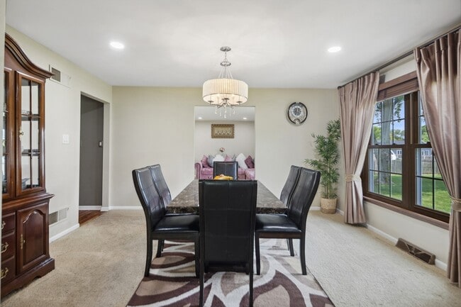 Building Photo - 15216 S Clover Ct