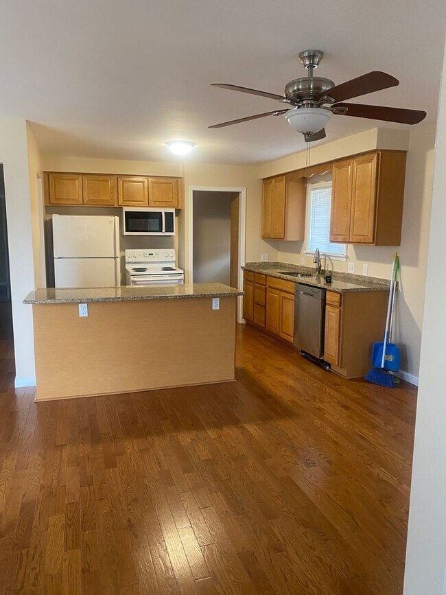 Building Photo - Newly renovated three bedroom brick ranch ...