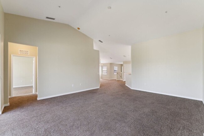 Building Photo - Spacious 3BR Townhome in Fort Myers