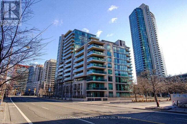 Building Photo - 209 Fort York Blvd