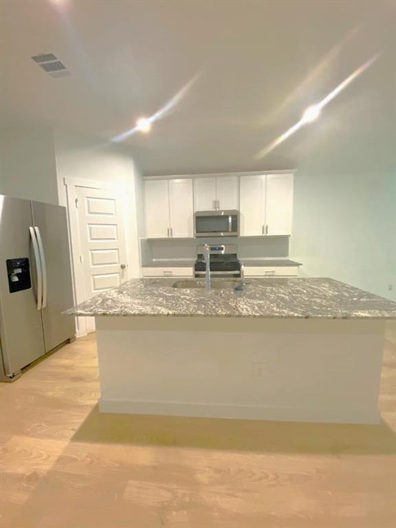 Building Photo - 4954 Edgewood Dr