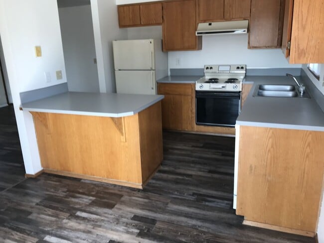 Foto del edificio - 2 Bedroom / 1 Bath Duplex in Madras – Wate...