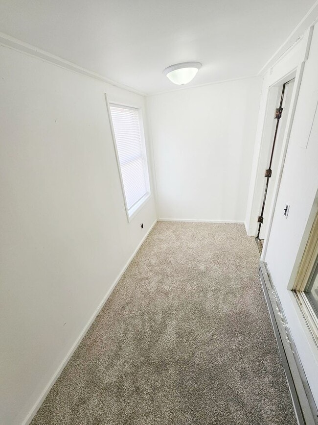 Building Photo - 614 Douglas Ave