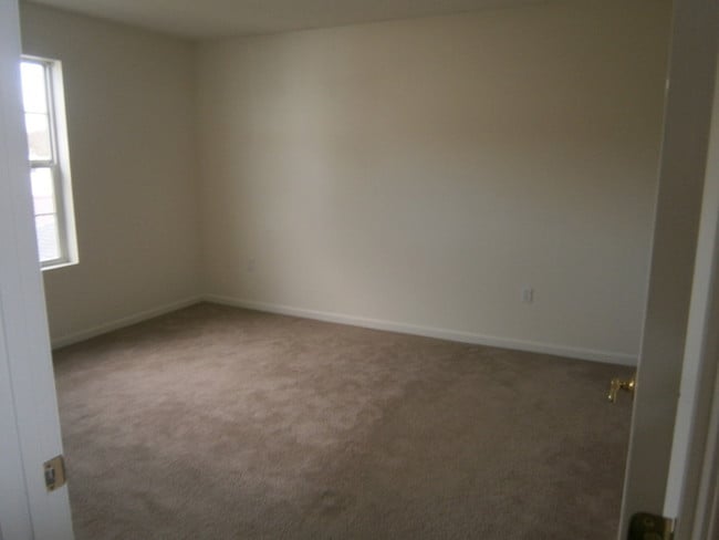 Building Photo - Large 2 BR in Hellam PA