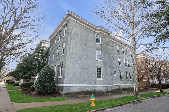 Building Photo - 1017 Colonial Ave