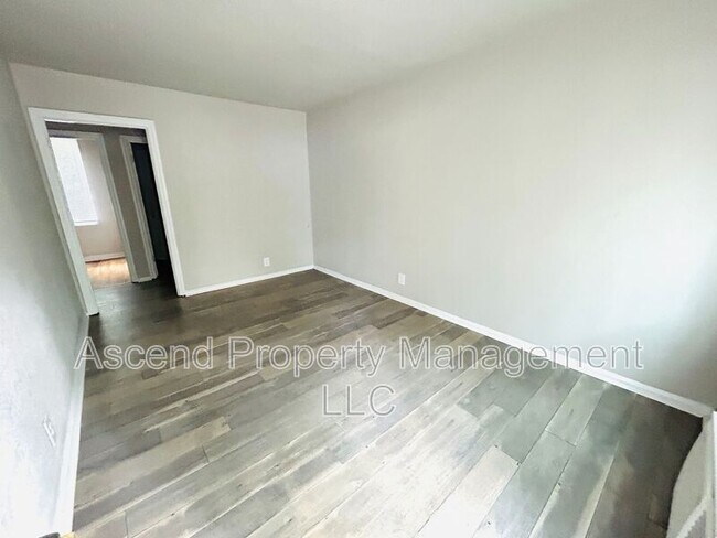 Foto del edificio - 217 Sequoia Dr