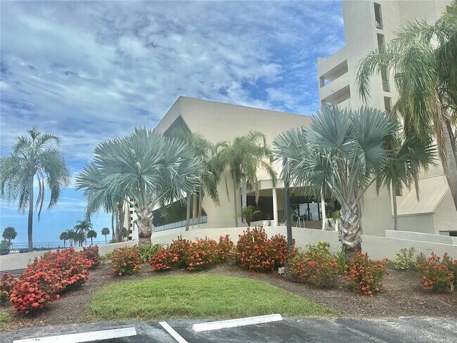 Foto del edificio - 6009 Sea Ranch Dr