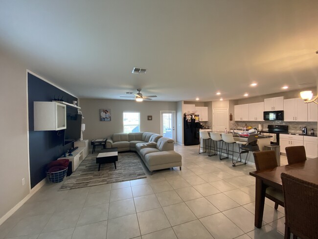 Building Photo - 11431 Sage Canyon Dr