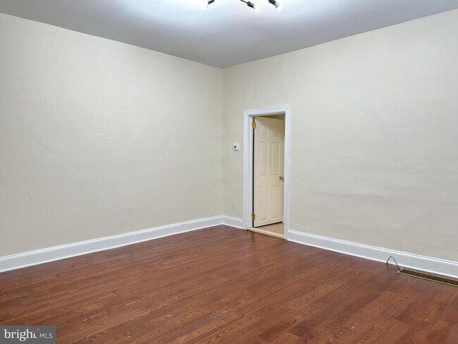 Foto del edificio - 2528 Poplar St