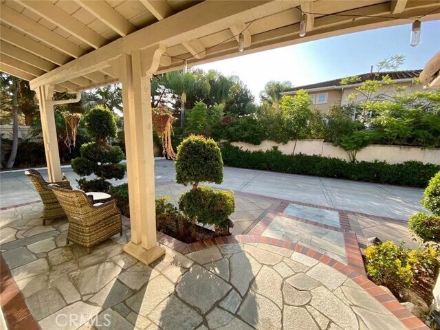 Building Photo - 22 Benavente