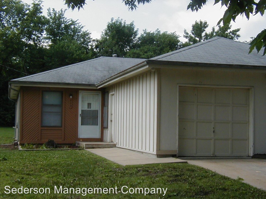 Primary Photo - 425 N Logan St