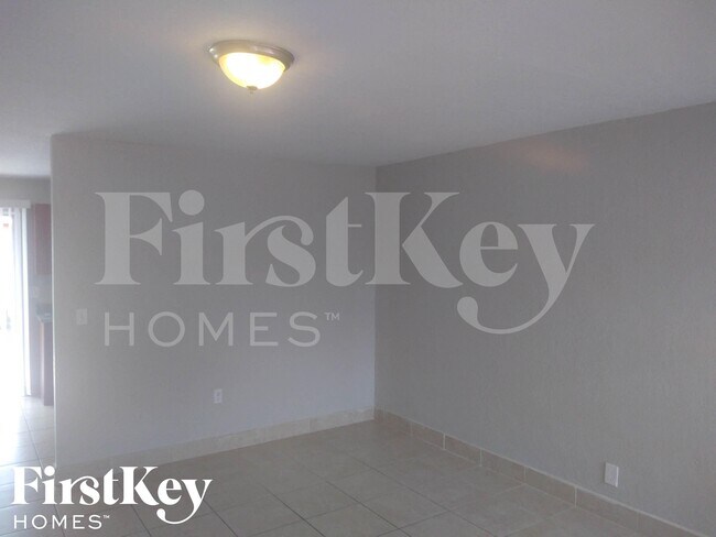 Foto del edificio - 3740 NW 4th Pl