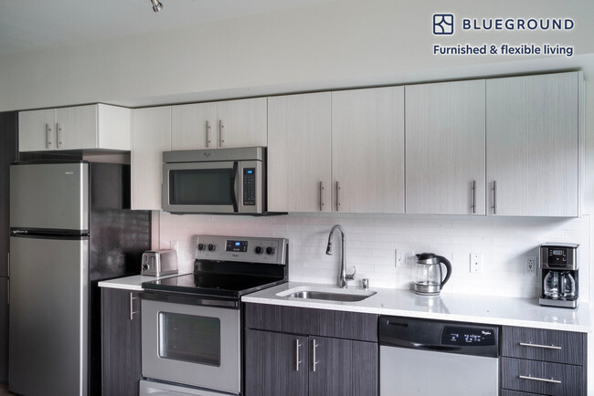 Building Photo - 3036 16th Ave W