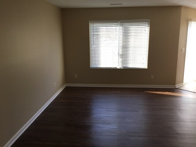 Building Photo - 5887 Hayden Dr