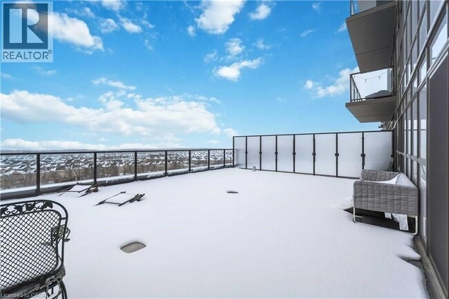 Building Photo - 470 Dundas St E