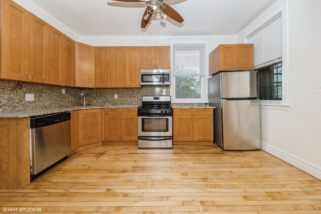 Foto del edificio - 3256 N Lakewood Ave