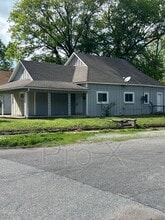 Building Photo - 502 W 9th St